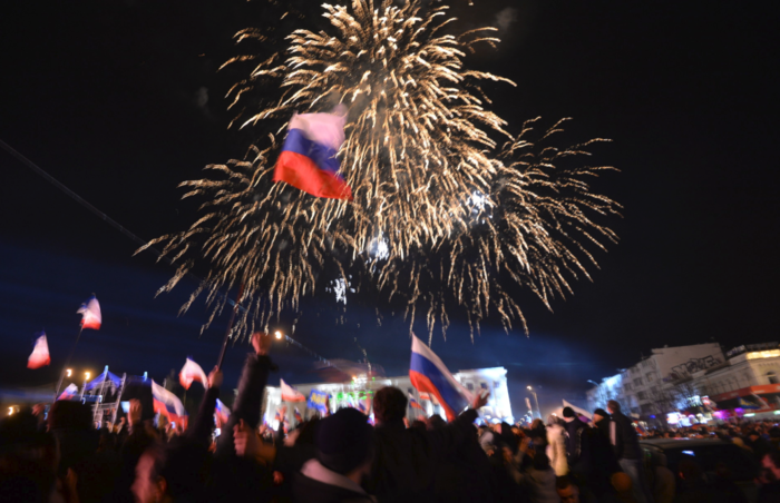 Салют в честь воссоединения Крыма с Россией // РИА Новости