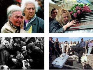 Жители Югославии скорбят по погибшим близким