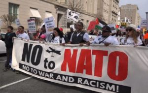 Сотни американцев вышли к Белому дому на митинг против НАТО